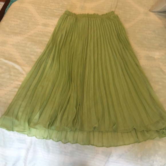 brand new pleated skirt - Picture 6 of 7